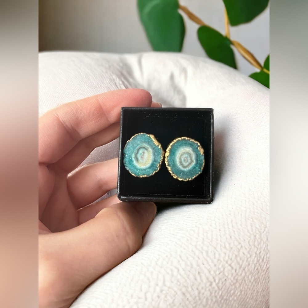 Turquoise Solar Quartz Cufflinks - Picture 2 of 5